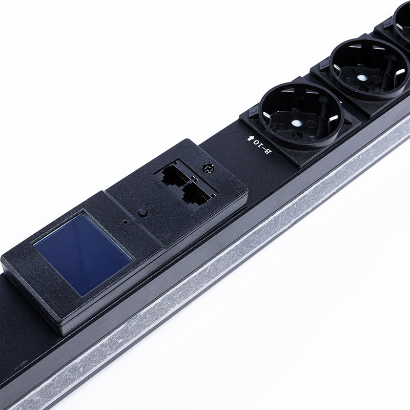 18 uttak Tyskland 1U overspenningsbeskyttelse Hot Swappable RS485 Metered Rack PDU