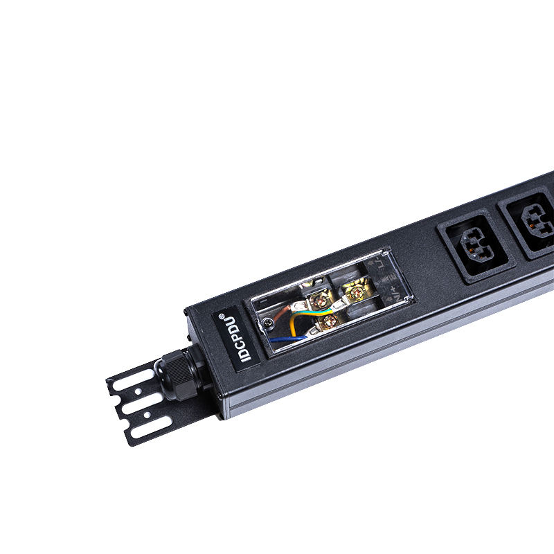 16 uttak IEC C13 C19 & US Sockets 1,5U flytende magnetisk kretsbryter Vertikal TCP/IP smart Rack PDU