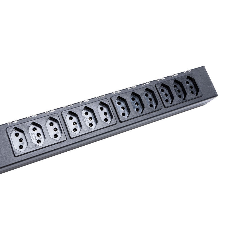 Brasil stikkontakter 24 uttak 1,5U flytende magnetisk kretsbryter Vertikal TCP/IP smart Rack PDU