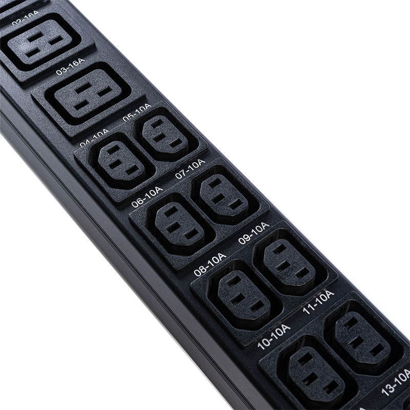 TCP/IP Intelligent Rack PDU 26 uttak IEC C13 /C19 1,5U flytende magnetisk kretsbryter vertikal