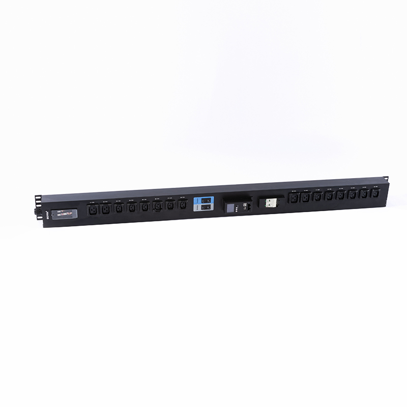 16 uttak IEC C13 IEC C19 Låsbar sokkelspenne utstyrt 2,5U Hot Swappable Overspenningsbeskyttelse Vertikal Modbus-RTU RS485 målt Rack PDU