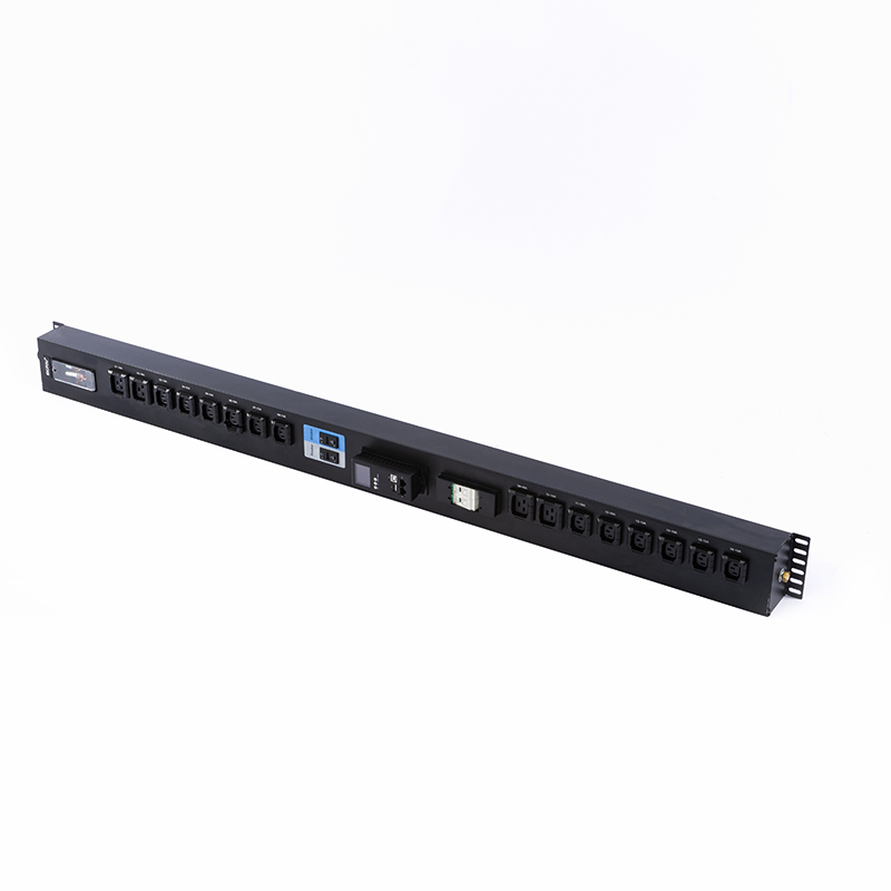 16 uttak IEC C13 IEC C19 Låsbar sokkelspenne utstyrt 2,5U Hot Swappable Overspenningsbeskyttelse Vertikal Modbus-RTU RS485 målt Rack PDU