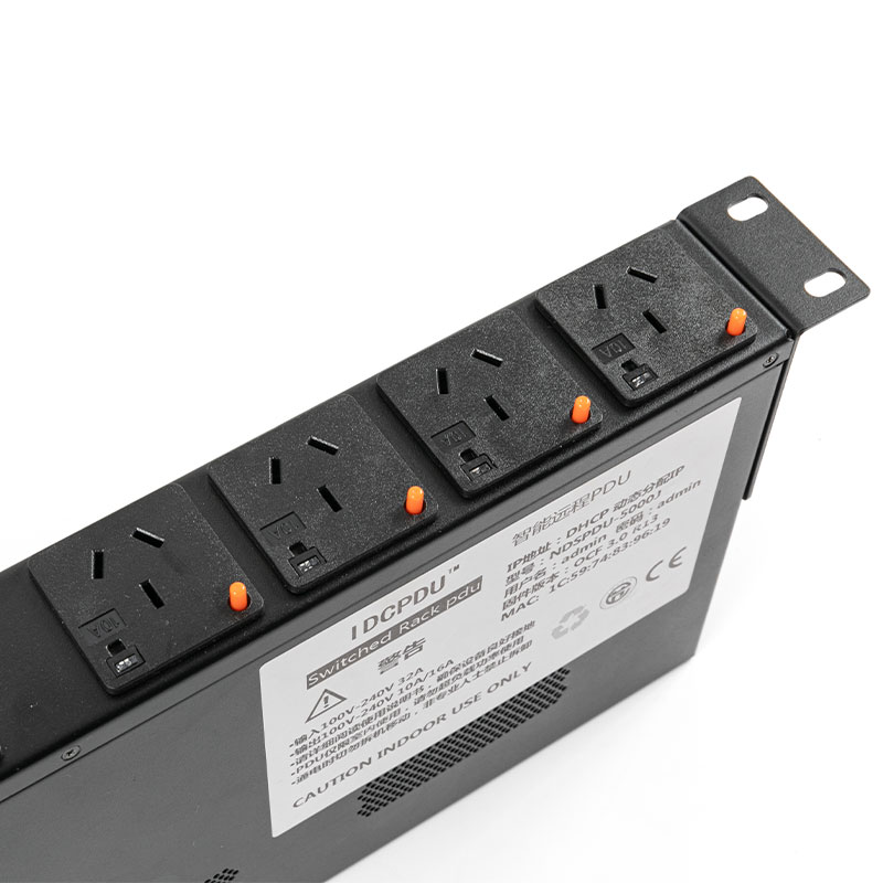 8-uttak horisontal TCP/IP-sensorbryter eco Smart Rack Pdu 1U