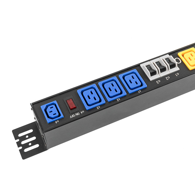 3-Fas 10-uttak C13 C19 Vertikal Breaker Overbelastningsbeskyttelse Switched Rack Pdu