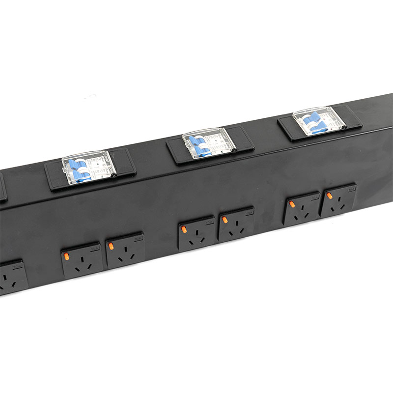 16-uttak Vertikal Breaker Switched Rack Pdu