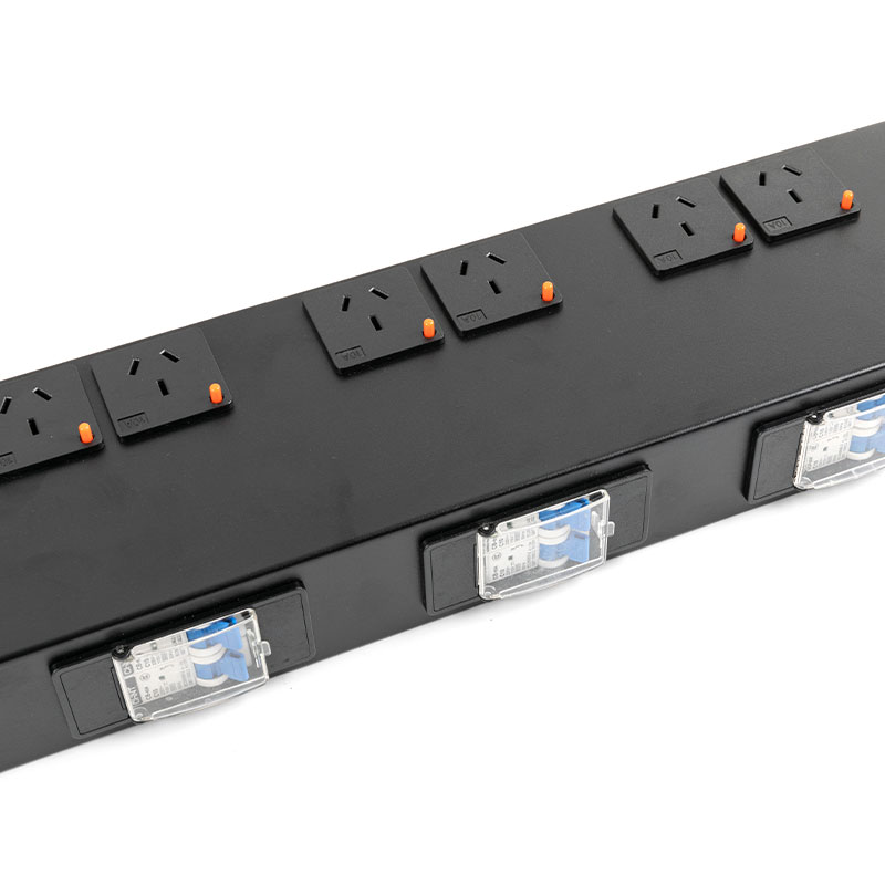 16-uttak Vertikal Breaker Switched Rack Pdu