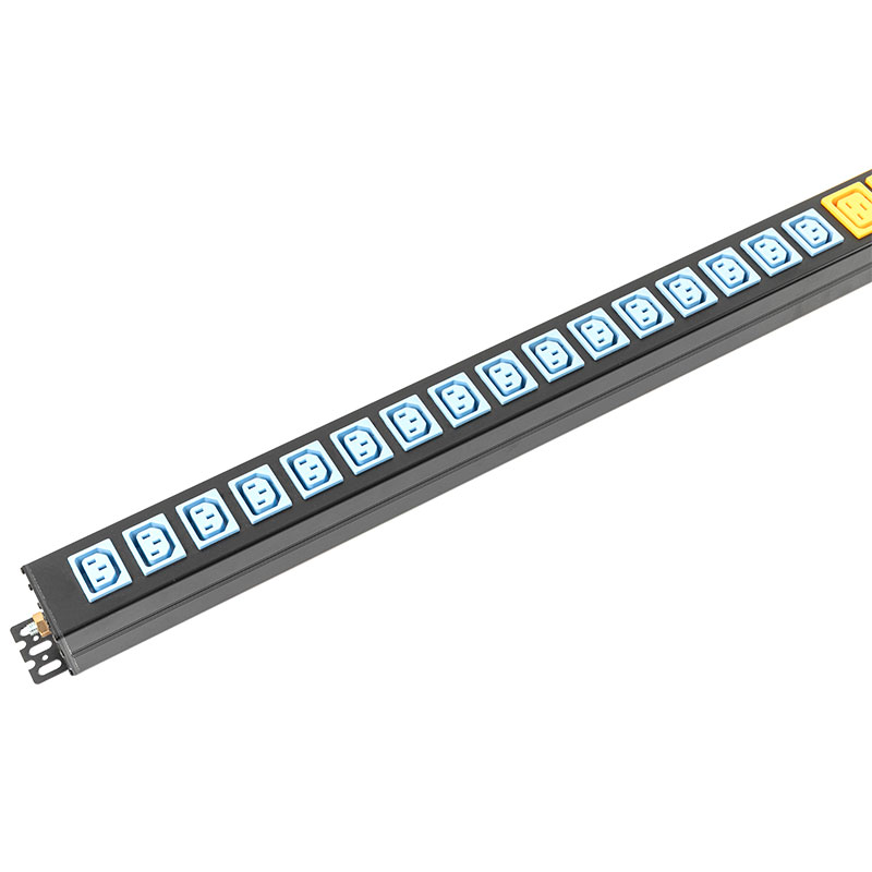 24-uttak C13x16 C19x8 Vertikal digital strømspenningsmåler Breaker SPD Switched Rack Pdu