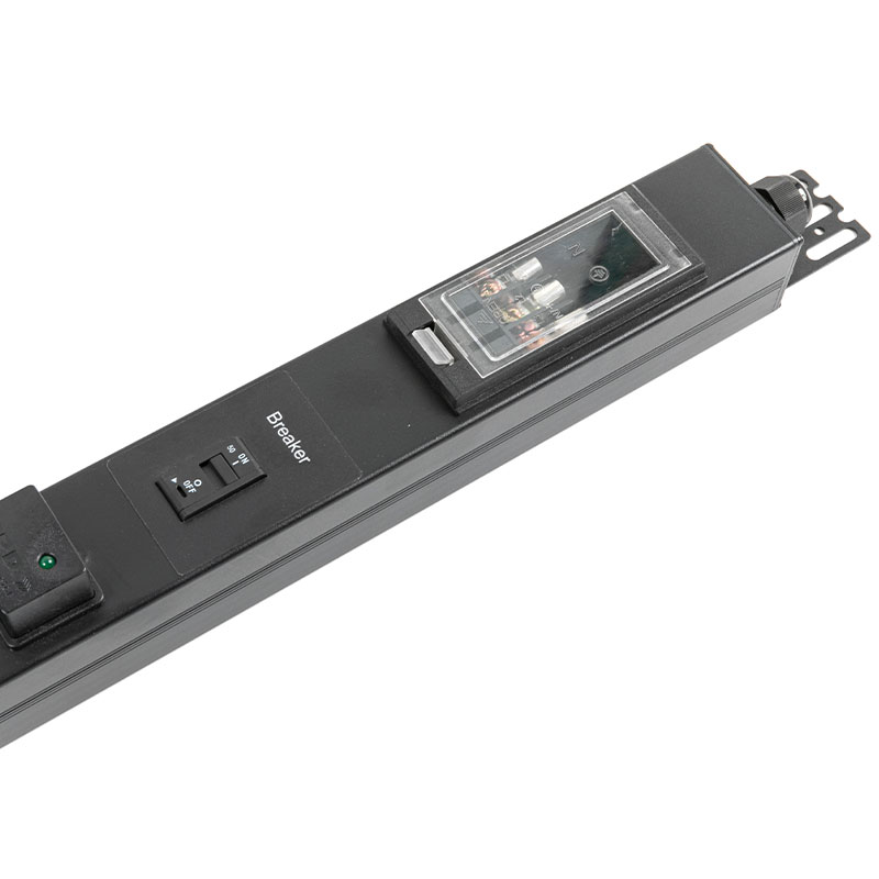 18-uttak Sør-Afrika Vertical Surge Protection Breaker Switched Rack Pdu