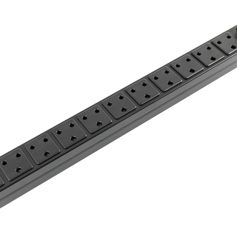 18-uttak Sør-Afrika Vertical Surge Protection Breaker Switched Rack Pdu