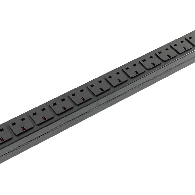 19-uttak britisk vertikal indikatorbryter Switched Rack Pdu